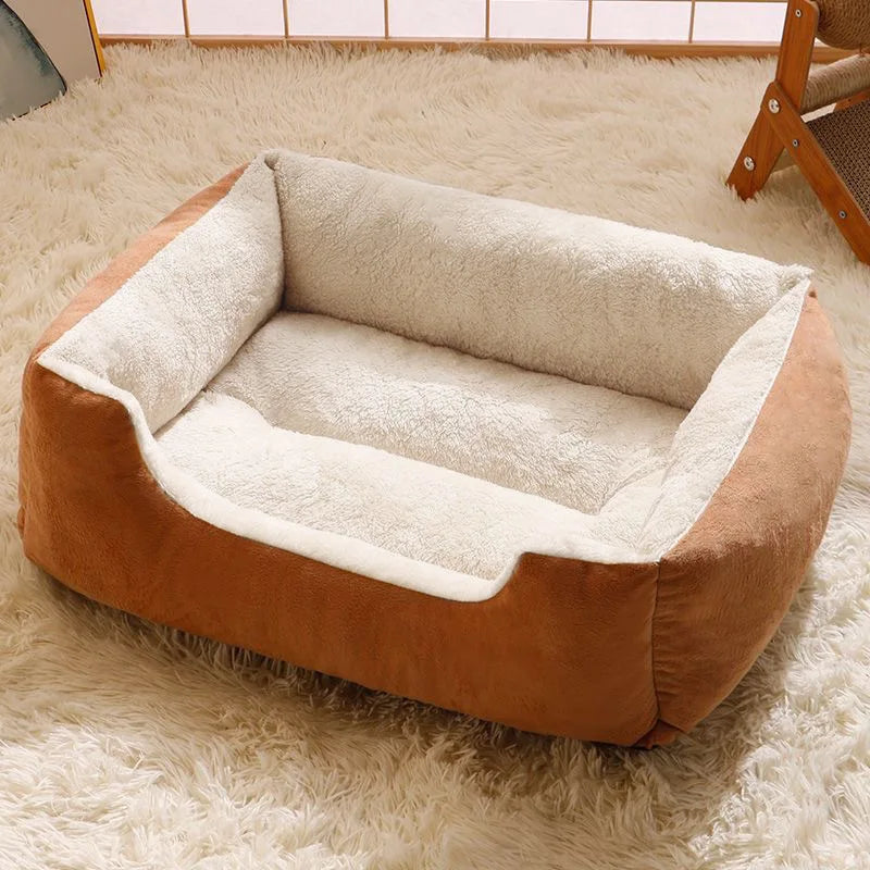 Warmes Katzenbett mit weichem Kissen für den Winter