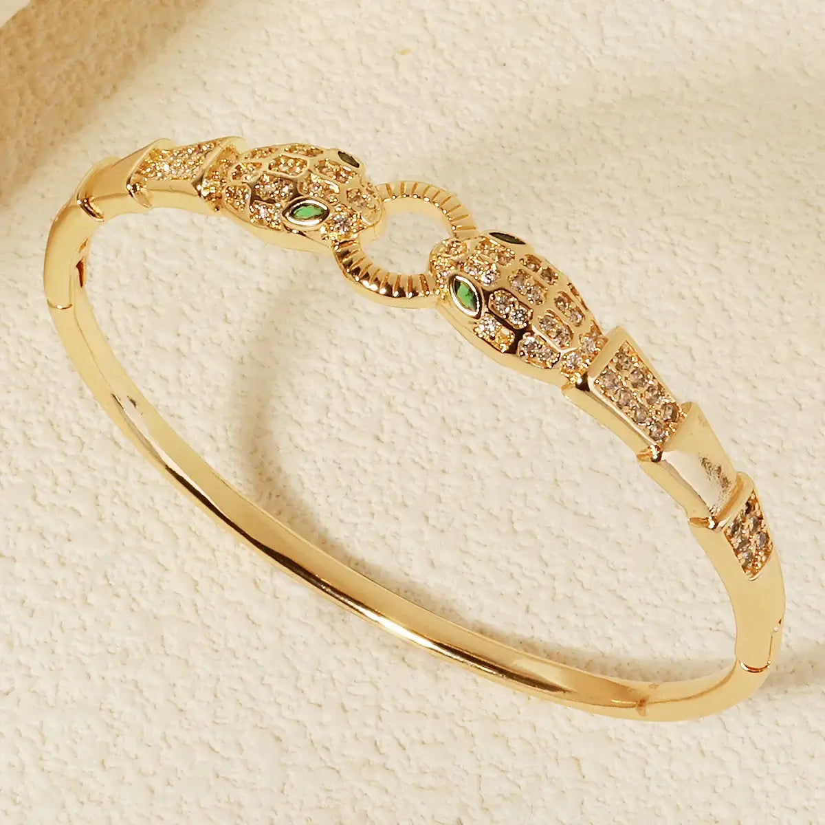 Goldenes Tier Armband aus Edelstahl