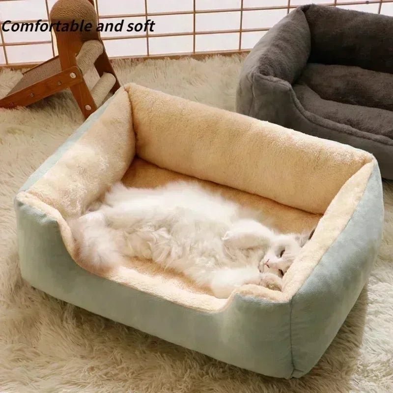 Warmes Katzenbett mit weichem Kissen für den Winter