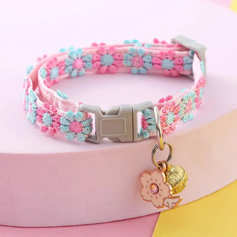 Verstellbares Haustierhalsband mit Glocke und Pfotenmotiv Petoria