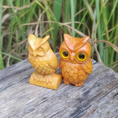 Handgeschnitzte Eulenfigur aus Holz Petoria