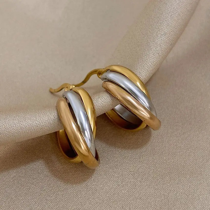 Trendige U-förmige gedrehte Creolen aus Edelstahl für Damen, klassische dreifache Metall-wasserdichte Ohrringe, Party-Schmuck