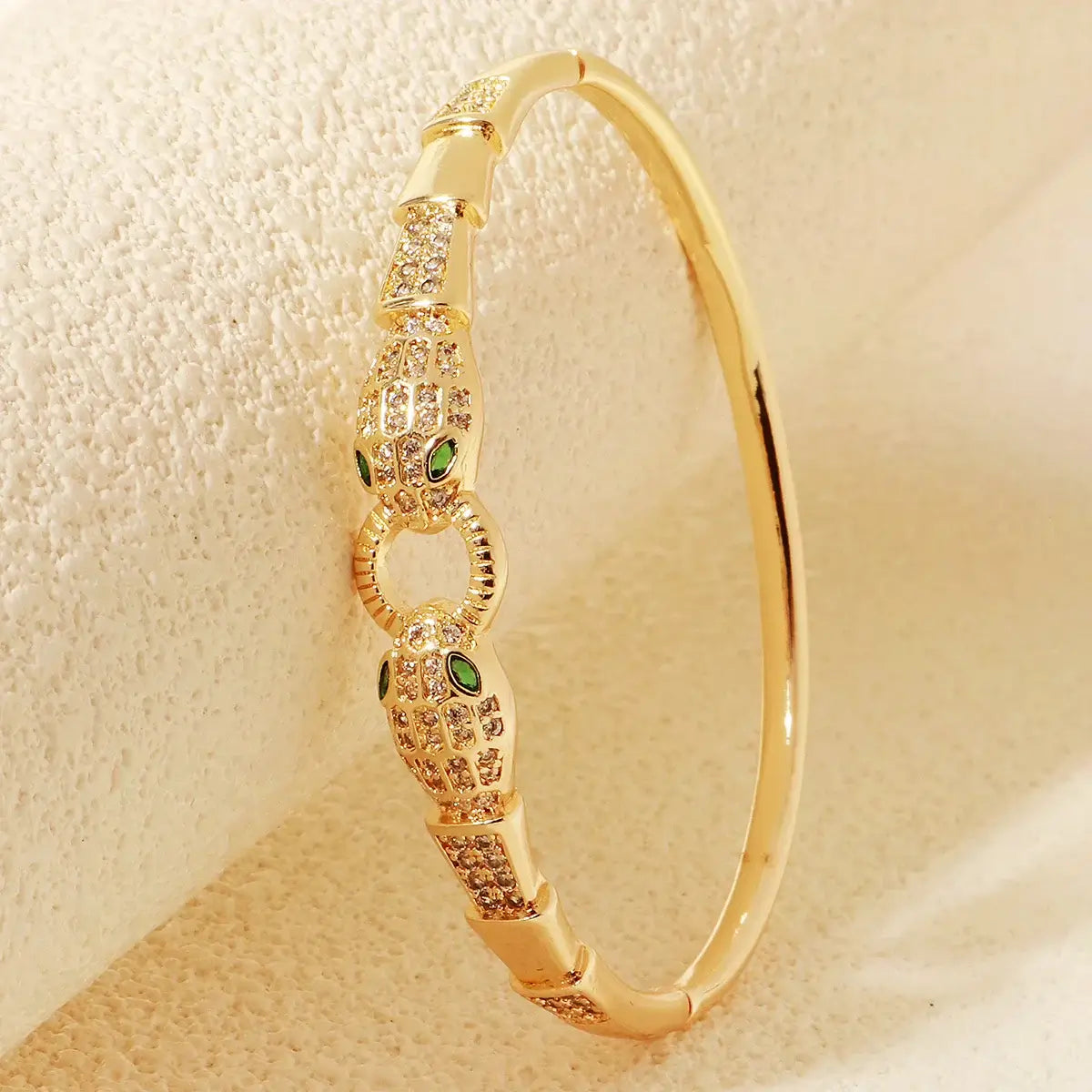 Goldenes Tier Armband aus Edelstahl
