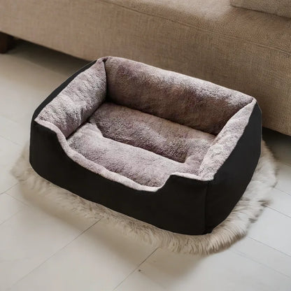Warmes Katzenbett mit weichem Kissen für den Winter