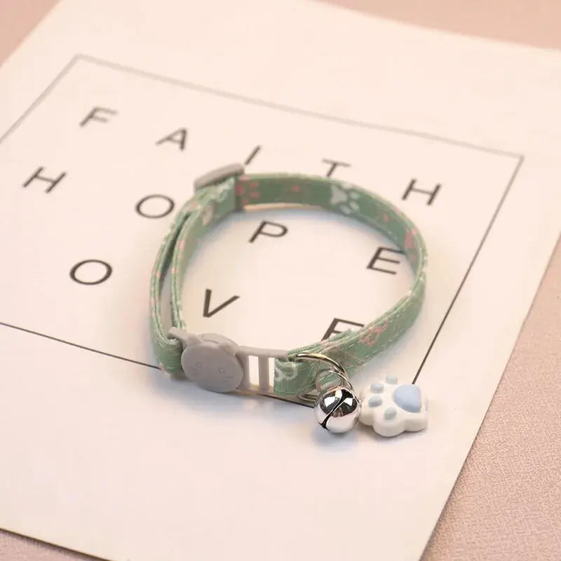 Verstellbares Haustierhalsband mit Glocke und Pfotenmotiv Petoria
