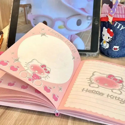 Kitty Dream Notizbuch mit Hello Kitty Design, offenes Journal mit leeren Seiten und Skizzen.