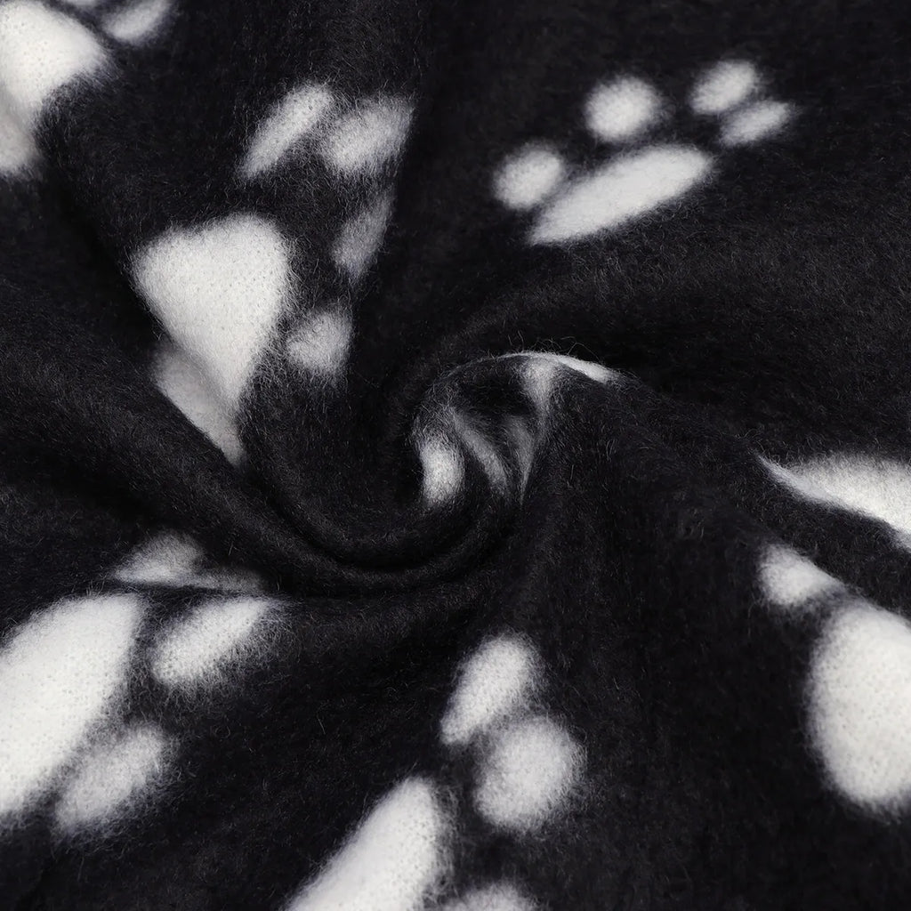 Doppelseitige Fleece-Decke für Haustiere 60x70cm Schwarz-Weiß Pfoten Weiche Warme Abdeckung für Hunde Katzen Welpen Bett Schlafmatte Haustierdecke