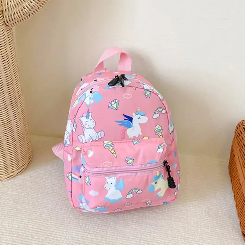 Tiermotiv Kinderrucksack für Kleinkinder in Rosa mit Einhörnern und Eiscreme-Motiven.