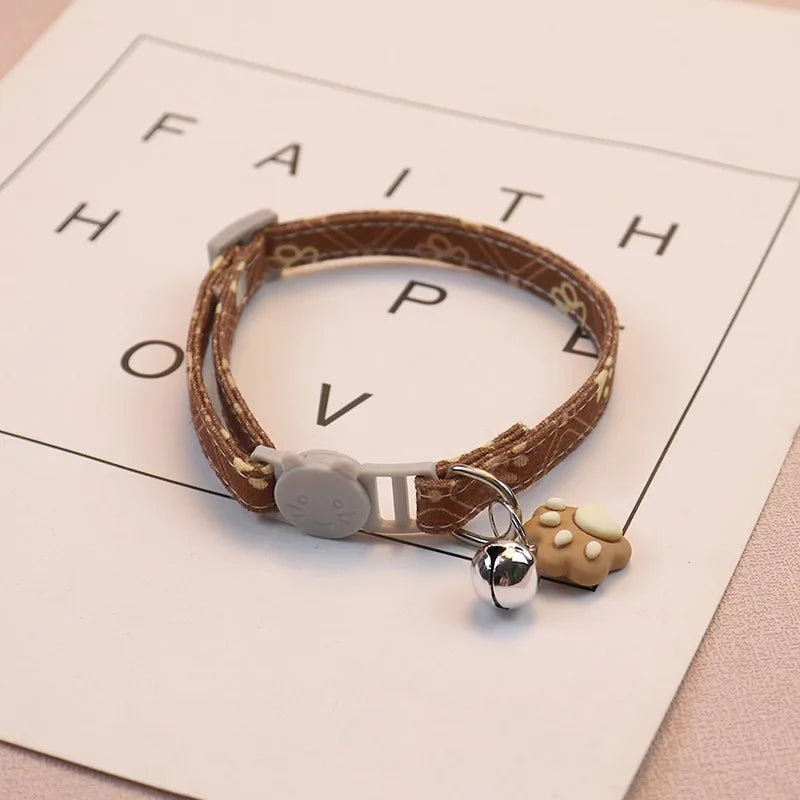 Haustier halsband mit Glocke Cartoon Fußabdruck bunte Hund Welpen Kätzchen Halsband verstellbare Sicherheit Glocke Ring Halskette Haustier Zubehör
