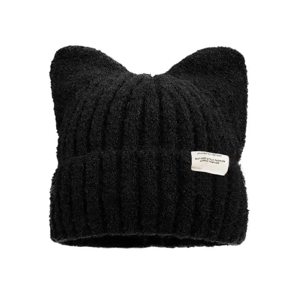 Katzenohren Beanie – Schwarze warme Damen Strickmütze mit süßem Katzenohrendesign für Herbst und Winter.