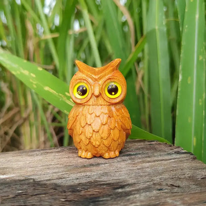 Handgeschnitzte Eulenfigur aus Holz Petoria