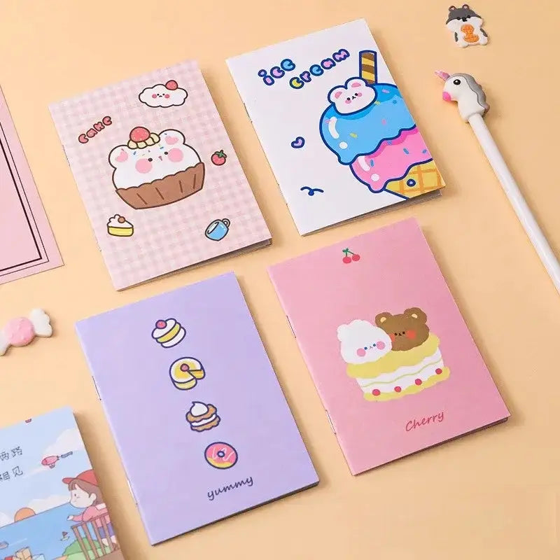 Kawaii Cartoon Mini-Notizbücher Set mit süßen Motiven wie Eiscreme und Kuchen, ideal für Notizen und kreativem Schreiben.