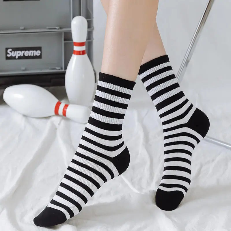 Niedliche Socken mit Kuhmuster für Damen, weiß, schwarz, lustige Cartoon-Tiere, Socken für Mädchen im Angebot, modisch, lässig, Streetwear, Skateboard