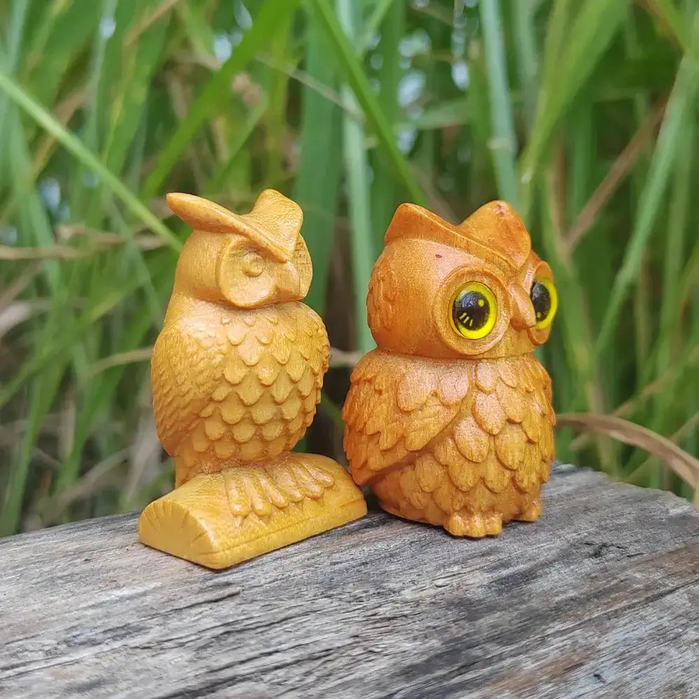 Handgeschnitzte Eulenfigur aus Holz Petoria