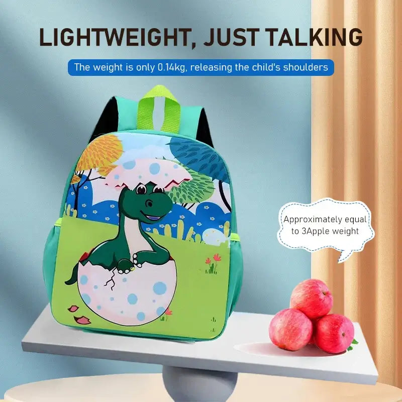Tiermotiv Kinderrucksack für Kleinkinder auf einem Tisch mit Äpfeln, leicht und kinderfreundlich, ideal für Kindergarten.