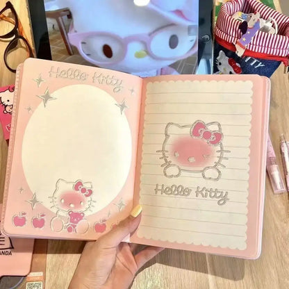 Offene Seiten des Kitty Dream Notizbuchs mit Hello Kitty-Design und Platz für Notizen.